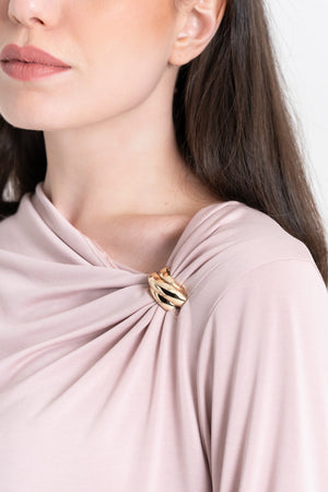MAGLIA DRAPPEGGIATA CON DETTAGLIO GIOIELLO FIORENZA AMADORI 67020