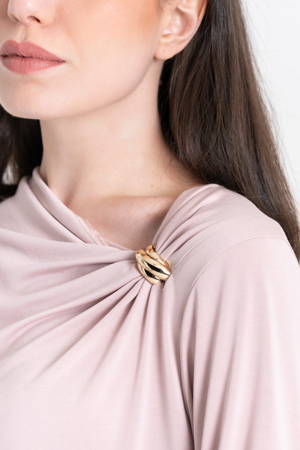 MAGLIA DRAPPEGGIATA CON DETTAGLIO GIOIELLO FIORENZA AMADORI 67020