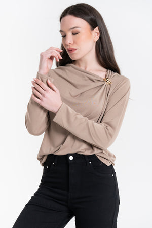 MAGLIA DRAPPEGGIATA CON DETTAGLIO GIOIELLO FIORENZA AMADORI 67020