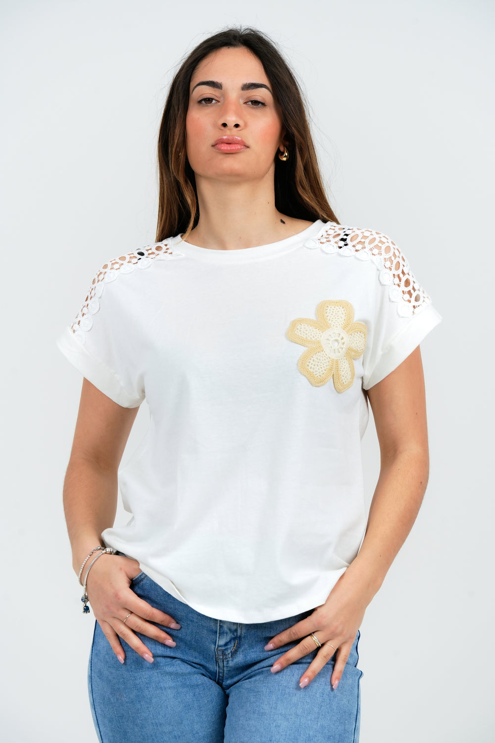 T-SHIRT DONNA CON RICAMO FIORE FIORENZA AMADORI 29746