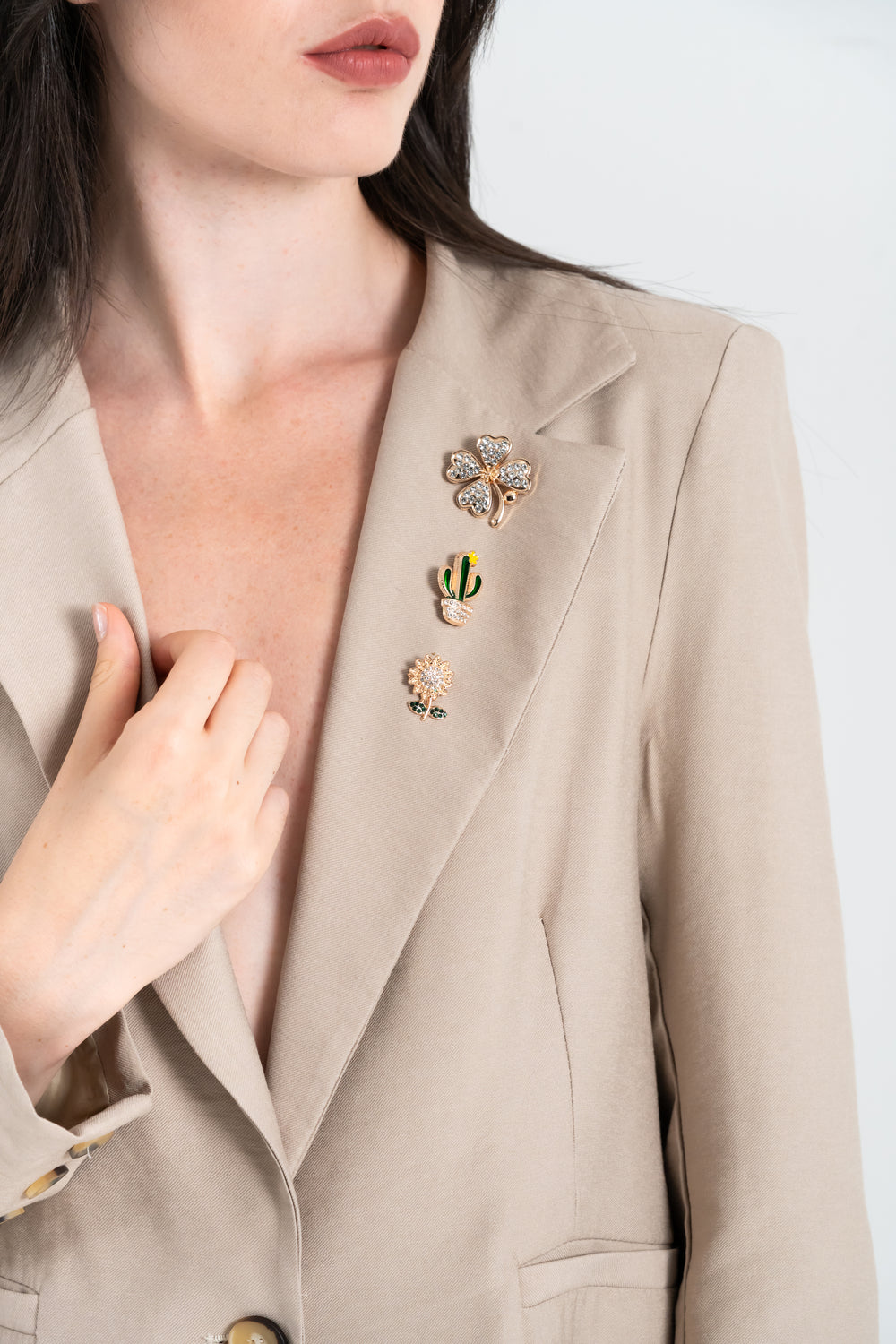 GIACCA DONNA DETTAGLIO SPILLE FIORENZA AMADORI MG131.181